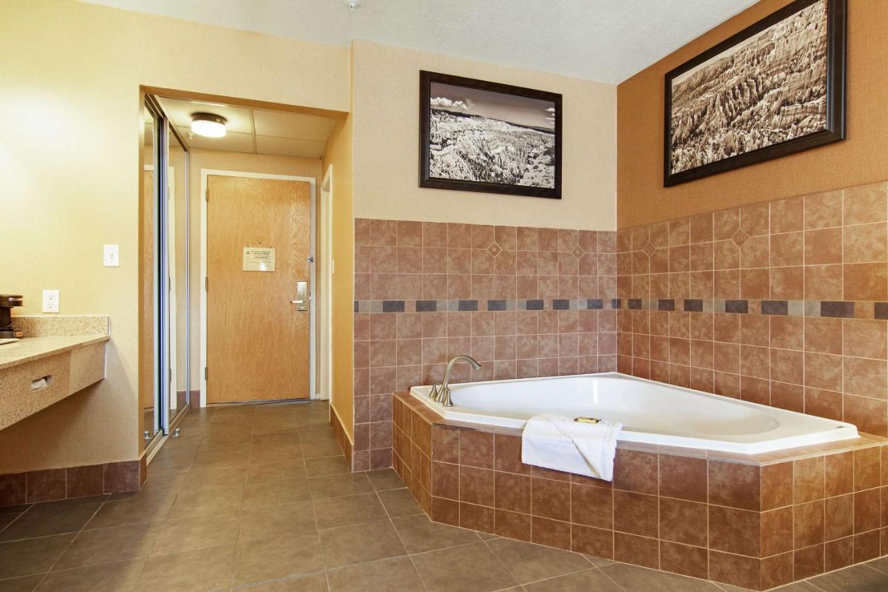 Deluxe King Room - Non-Smoking at Best Western Plus Ruby's Inn
