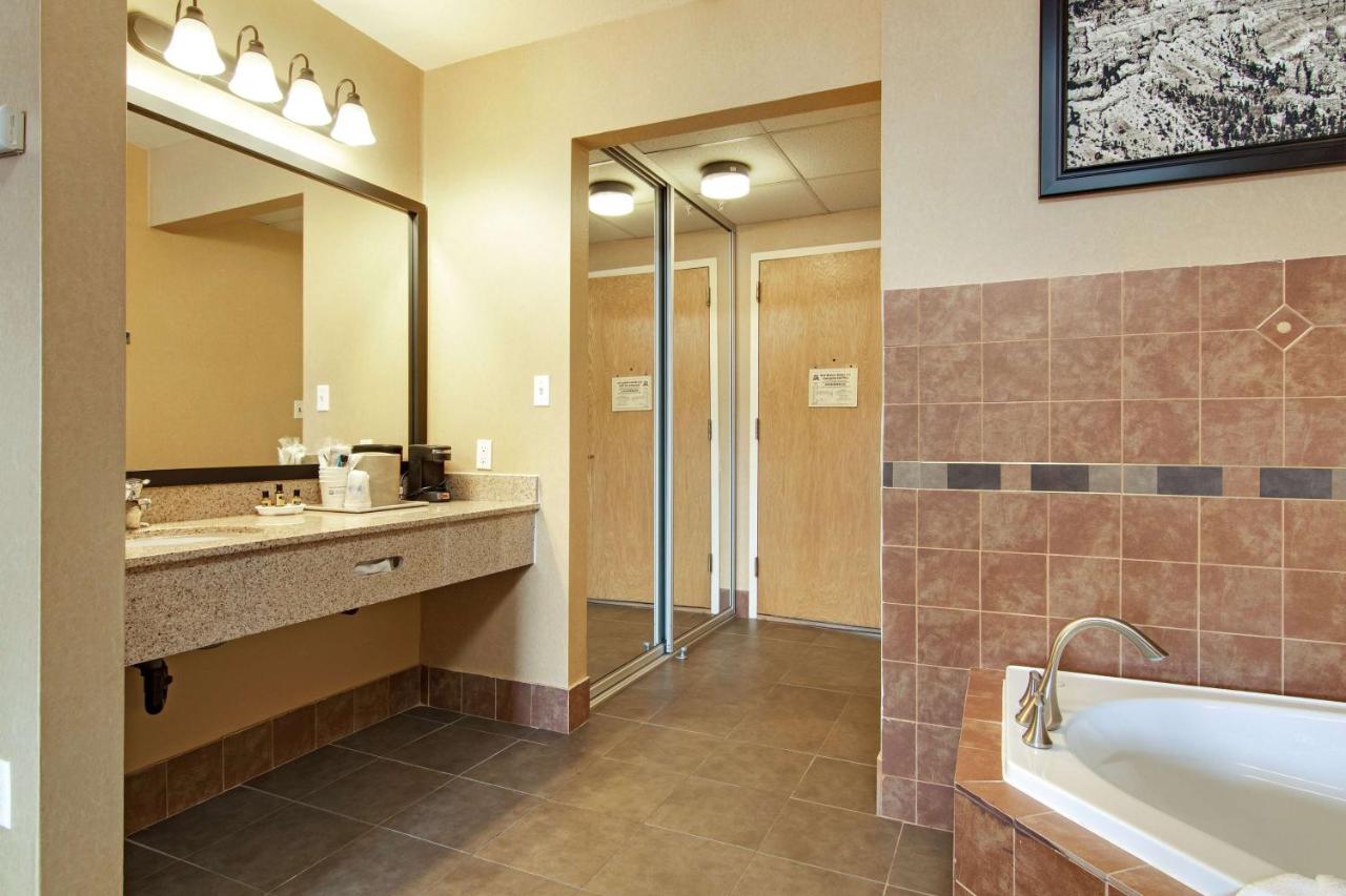 Deluxe King Room - Non-Smoking at Best Western Plus Ruby's Inn