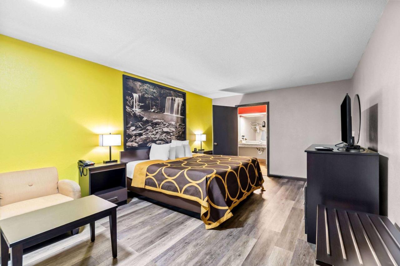 King Room - Disability Access/Non-Smoking at Super 8 by Wyndham Paragould