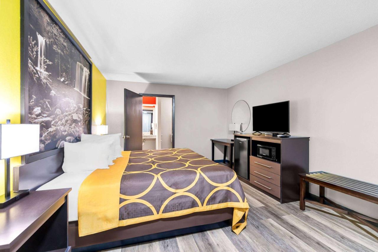 King Room - Disability Access/Non-Smoking at Super 8 by Wyndham Paragould