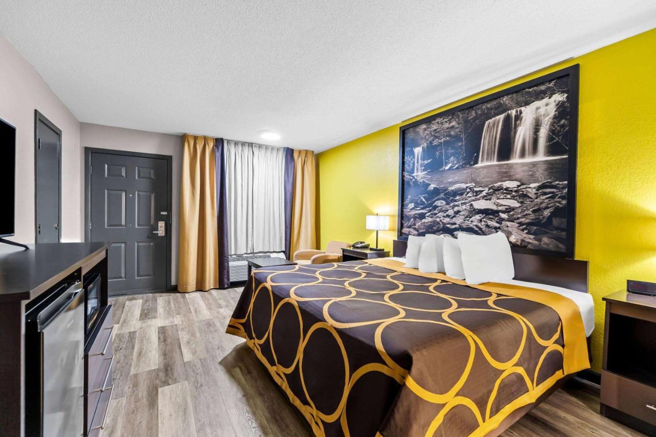 King Room - Disability Access/Non-Smoking at Super 8 by Wyndham Paragould