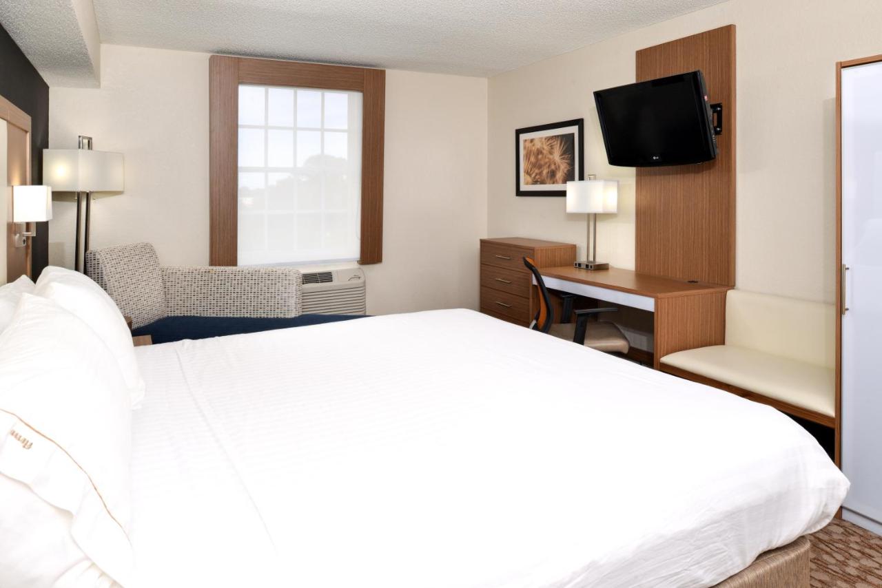 | Holiday Inn Express & Suites Naples North - Bonita Springs, an IHG Hotel