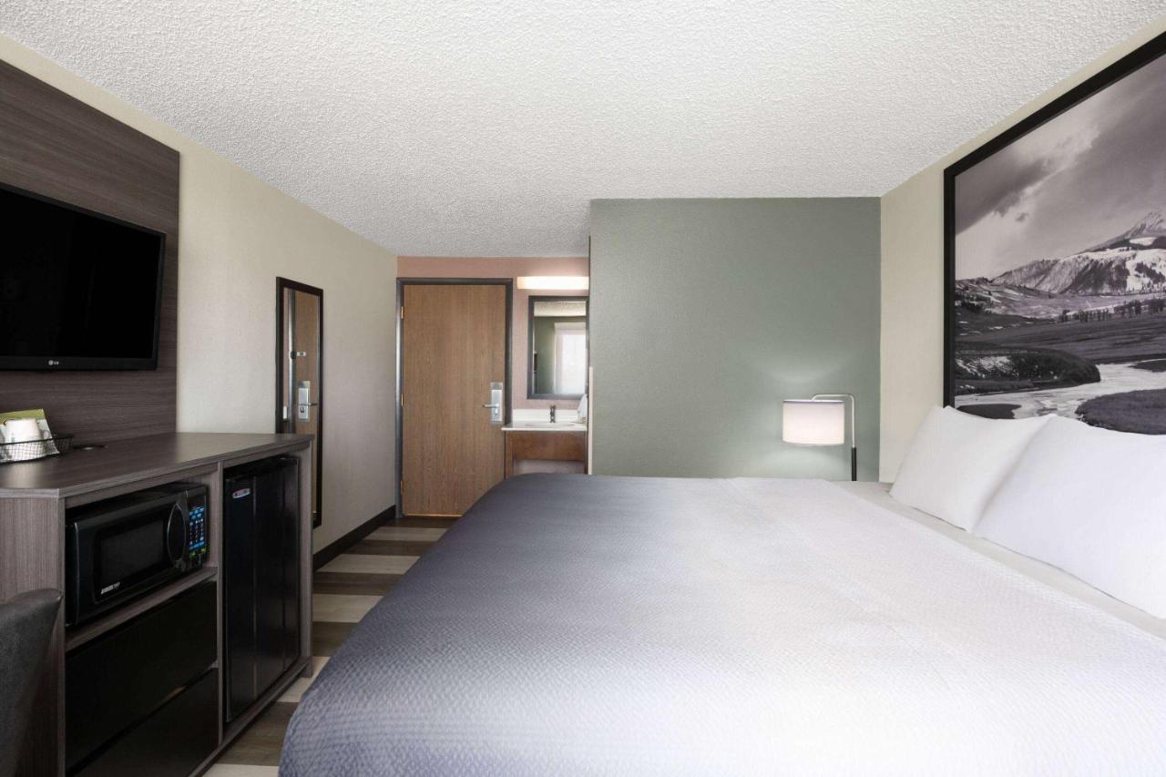  | Super 8 by Wyndham Conrad