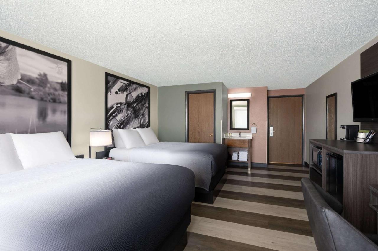 | Super 8 by Wyndham Conrad