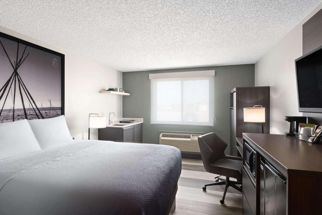 | Super 8 by Wyndham Conrad