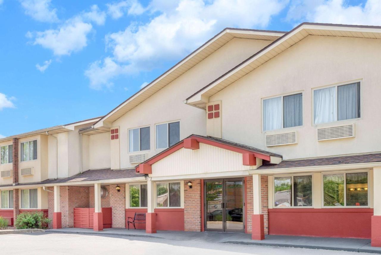 | Super 8 by Wyndham Kingston