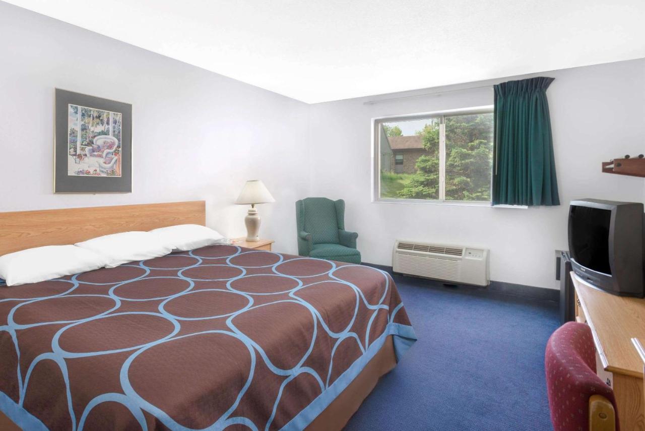 | Super 8 by Wyndham Kingston