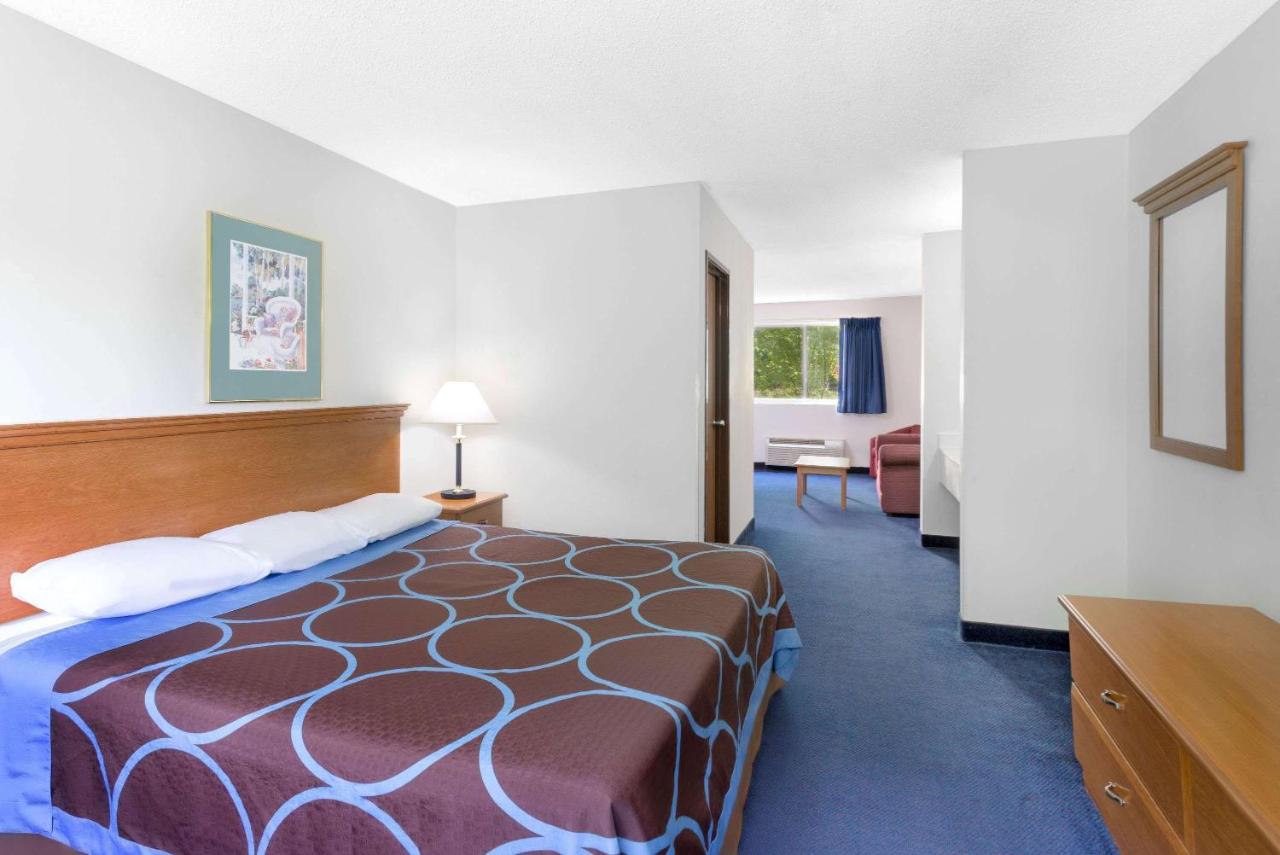 | Super 8 by Wyndham Kingston