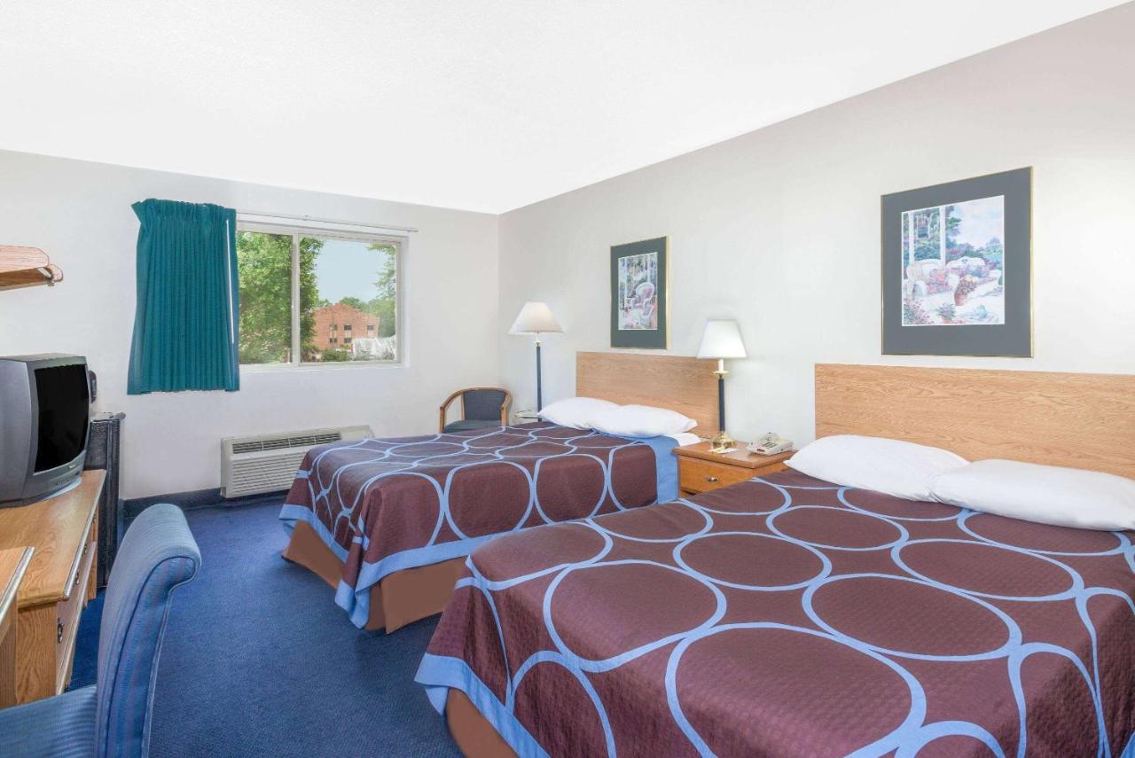 | Super 8 by Wyndham Kingston