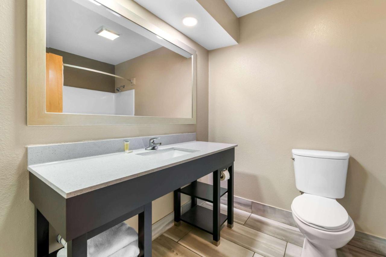 Deluxe Queen Room with Two Queen Beds - Non-Smoking at Super 8 by Wyndham Dickson