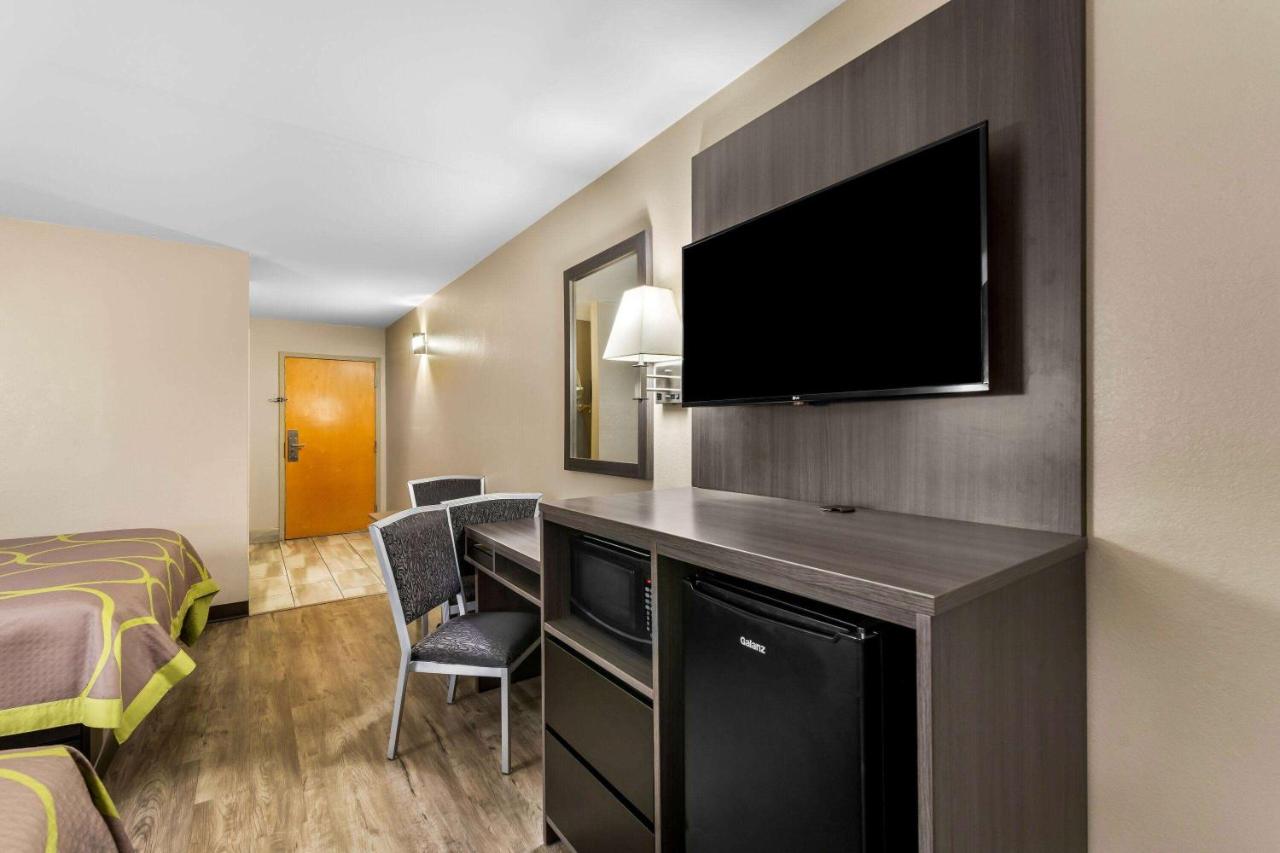 Deluxe Queen Room with Two Queen Beds - Non-Smoking at Super 8 by Wyndham Dickson