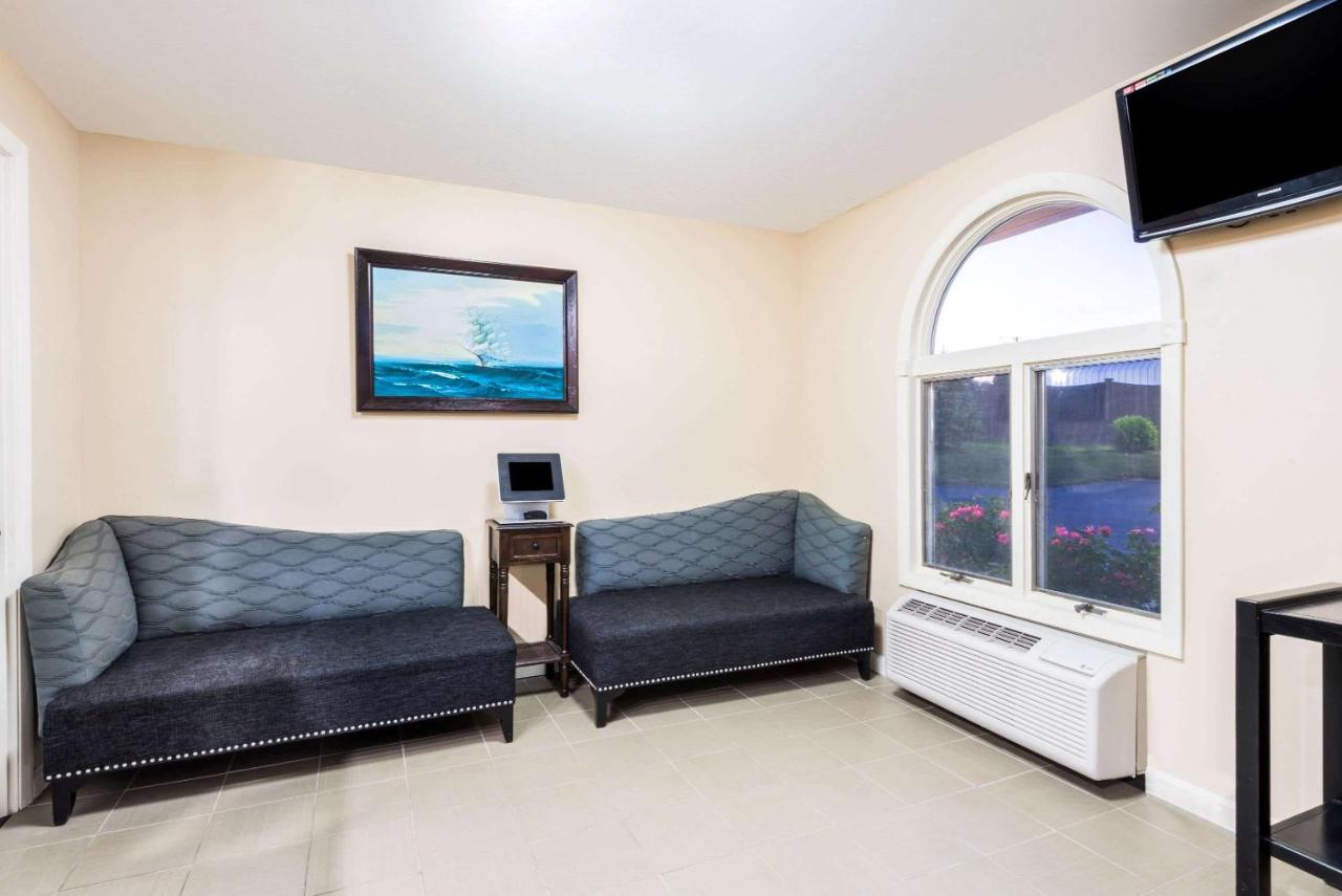| Days Inn by Wyndham Middletown/Newport Area