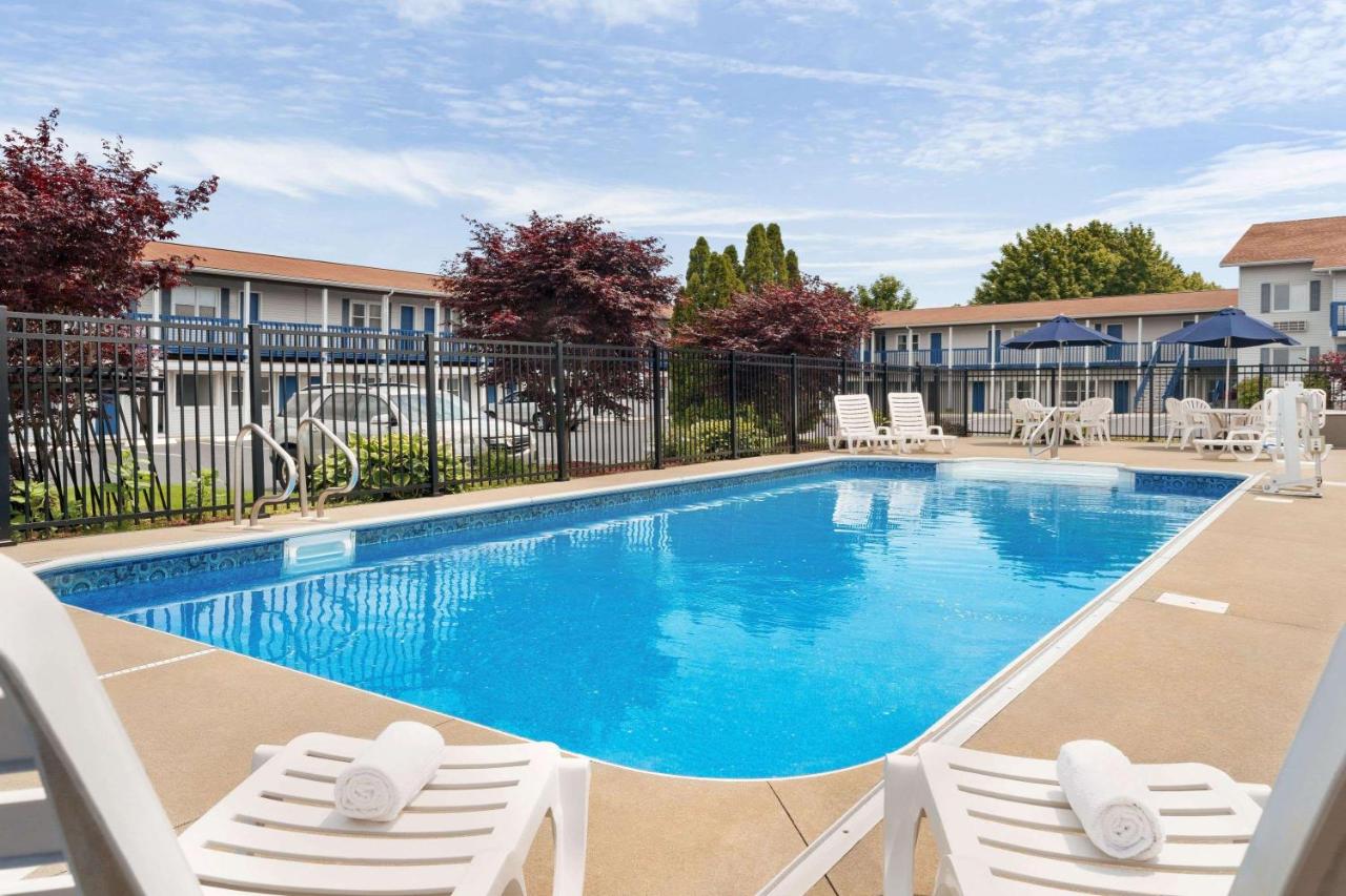 | Days Inn by Wyndham Middletown/Newport Area