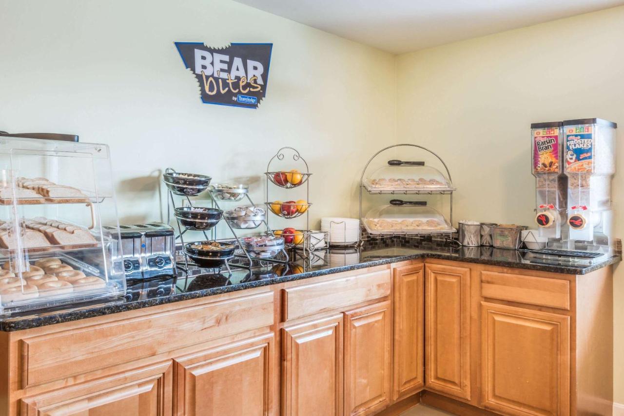 | Days Inn by Wyndham Middletown/Newport Area