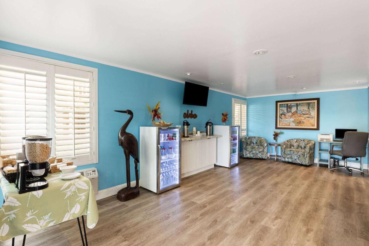 | Days Inn by Wyndham Maui Oceanfront
