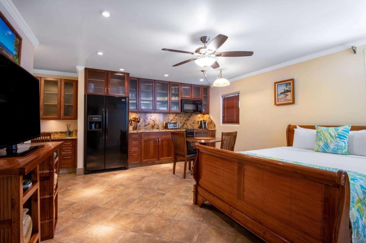 | Days Inn by Wyndham Maui Oceanfront