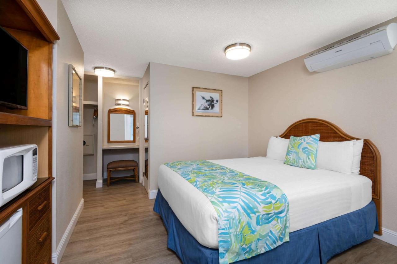 | Days Inn by Wyndham Maui Oceanfront