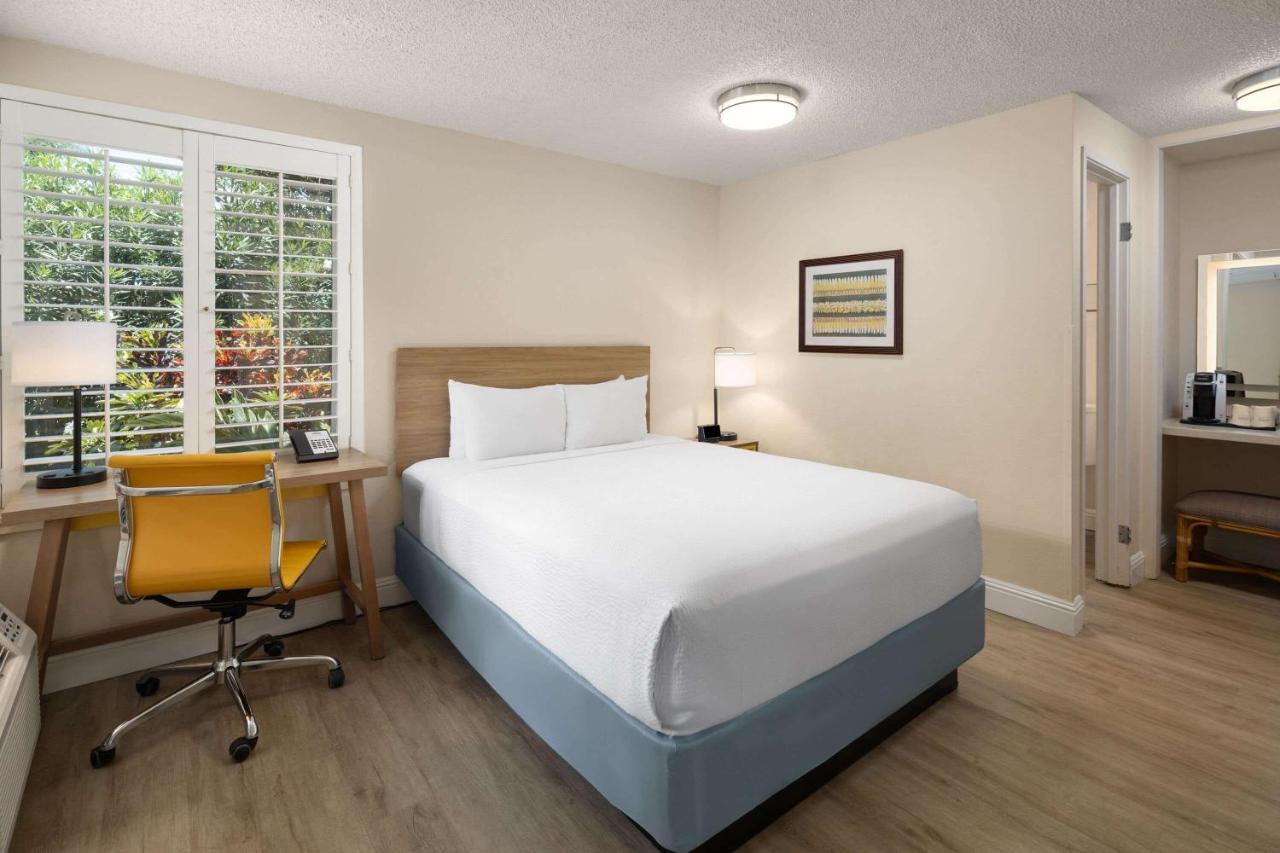 | Days Inn by Wyndham Maui Oceanfront