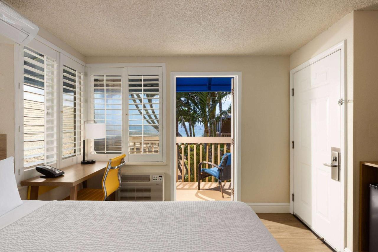 | Days Inn by Wyndham Maui Oceanfront