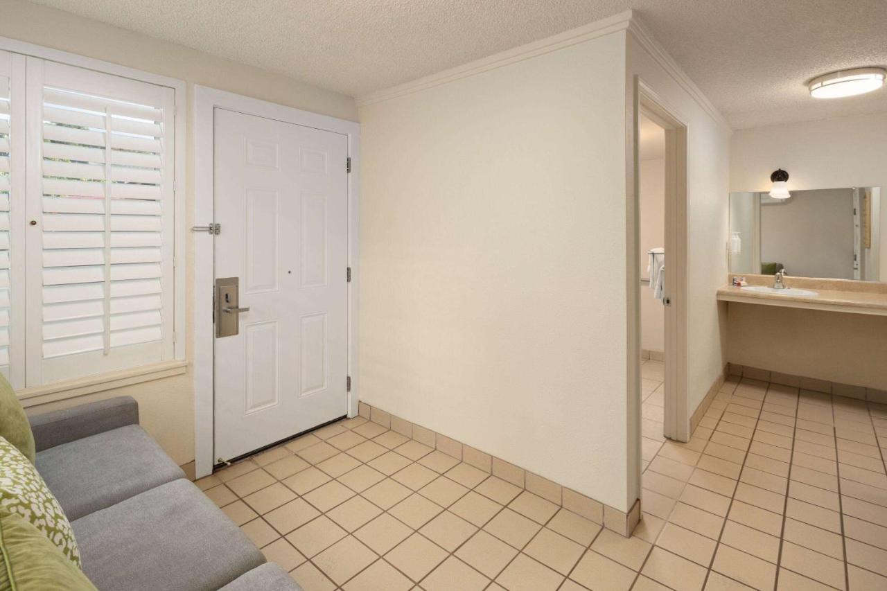 | Days Inn by Wyndham Maui Oceanfront