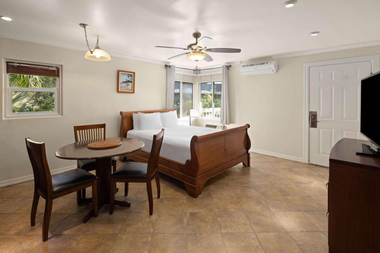 | Days Inn by Wyndham Maui Oceanfront