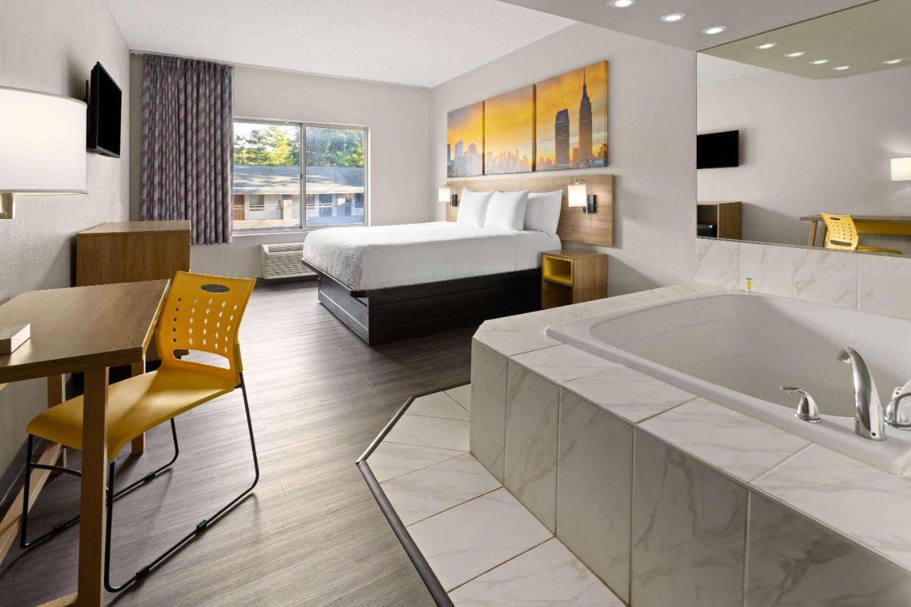 King Suite - Non-Smoking at Days Inn & Suites by Wyndham Albany