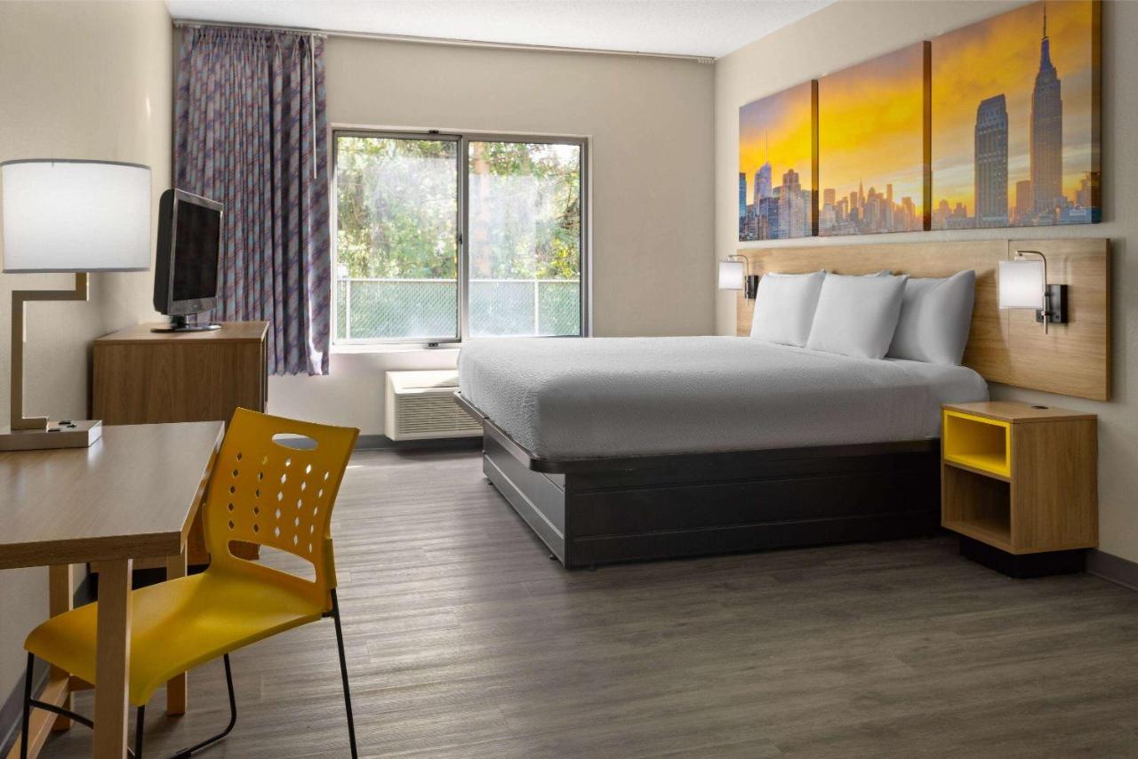 1 King Bed, Mobility Accessible Suite, Bathtub w/ Grab Bars, Non-Smoking at Days Inn & Suites by Wyndham Albany