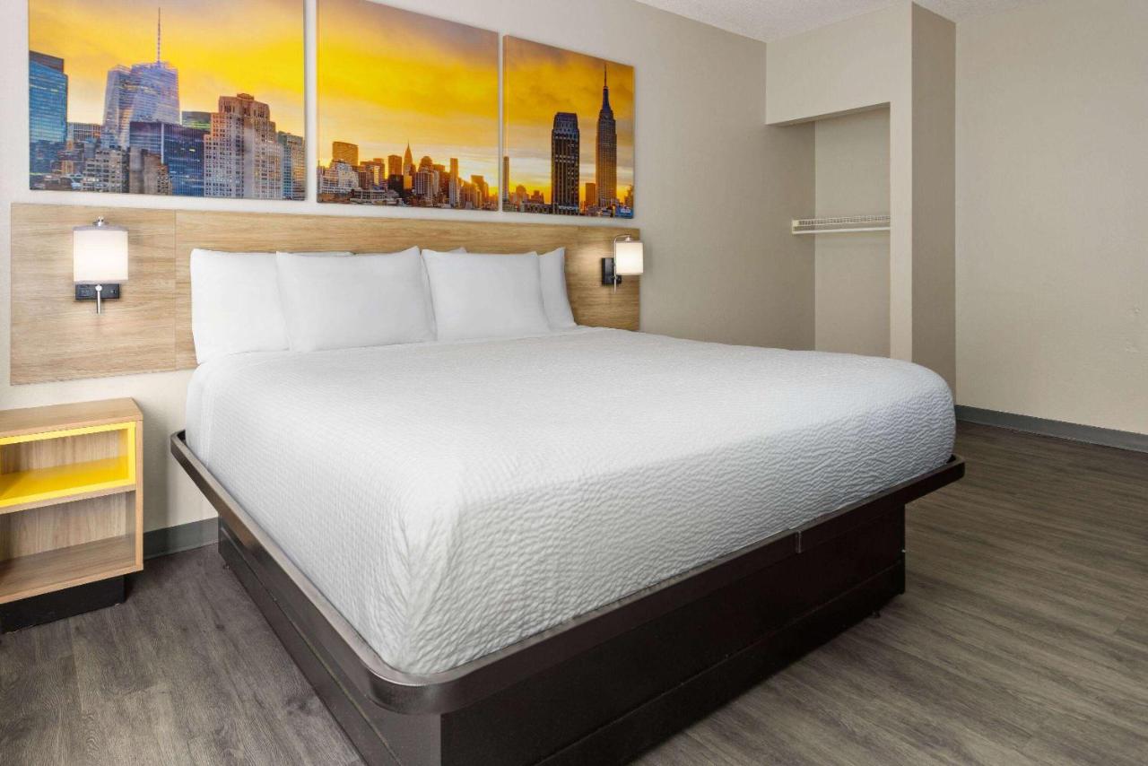 1 King Bed, Mobility Accessible Suite, Bathtub w/ Grab Bars, Non-Smoking at Days Inn & Suites by Wyndham Albany