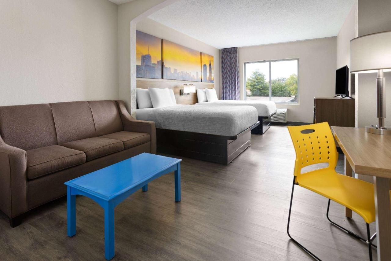 Deluxe Queen Suite - Non-Smoking at Days Inn & Suites by Wyndham Albany