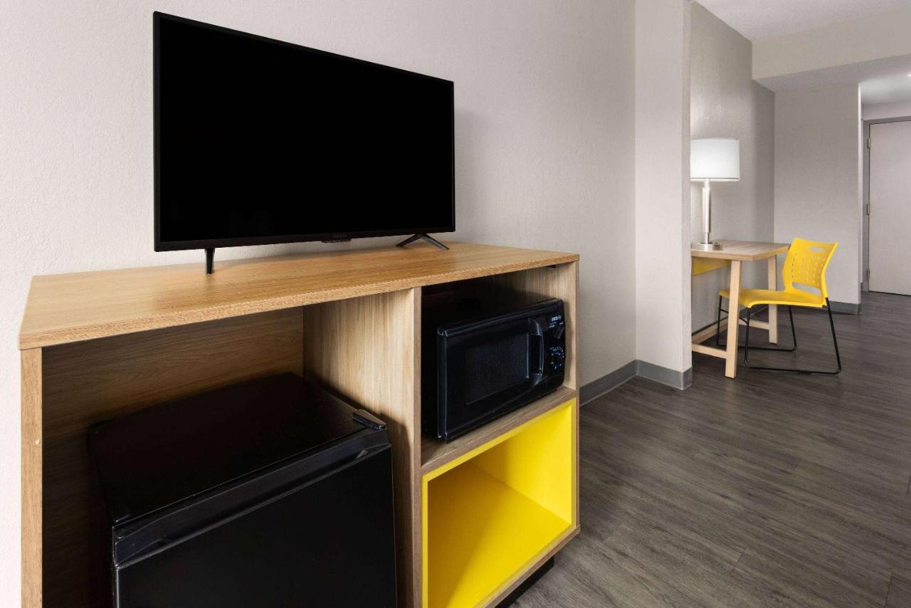 Deluxe Queen Suite - Non-Smoking at Days Inn & Suites by Wyndham Albany