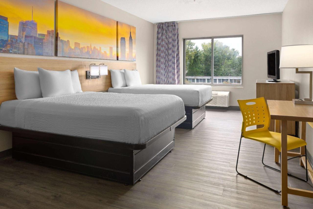 Deluxe Queen Suite - Non-Smoking at Days Inn & Suites by Wyndham Albany