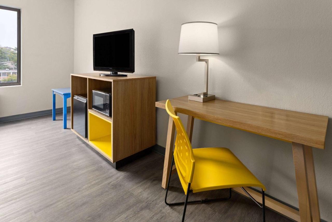 Deluxe Queen Suite - Non-Smoking at Days Inn & Suites by Wyndham Albany