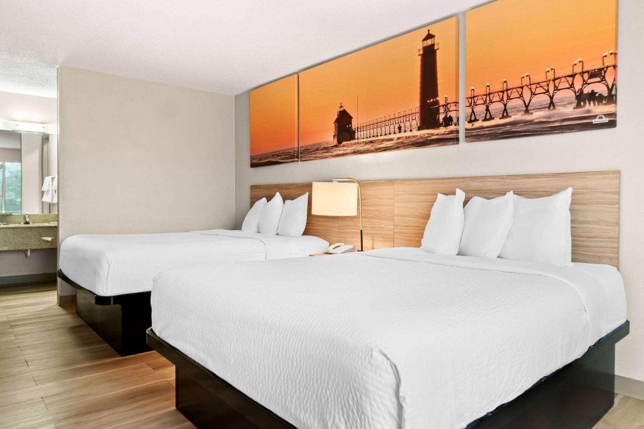 Queen Room with Two Queen Beds - Non-Smoking at Days Inn & Suites by Wyndham Warren
