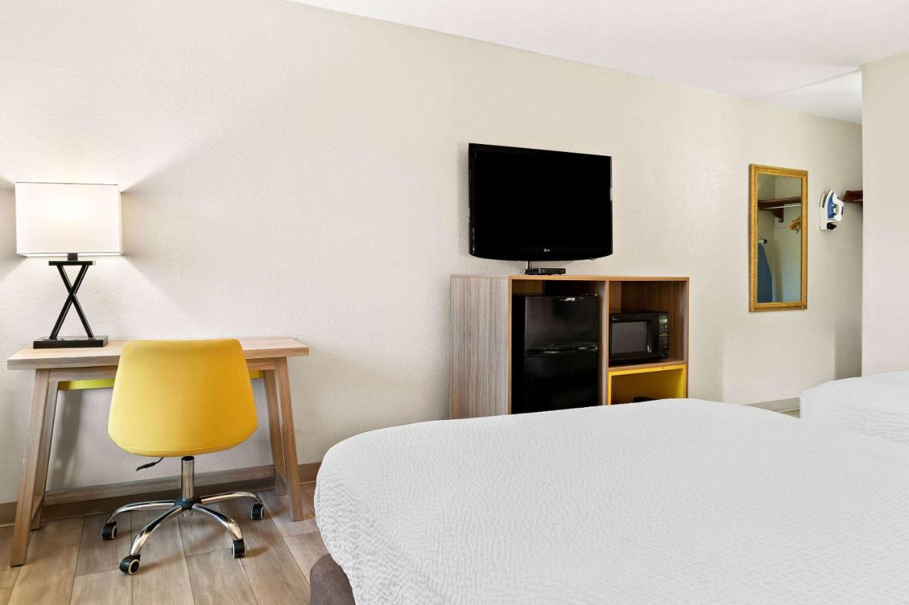 Double Room with Two Double Beds - Non-Smoking at Days Inn & Suites by Wyndham Warren