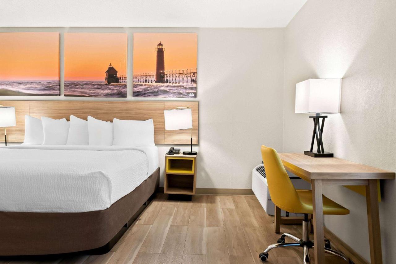One-Bedroom King Suite - Non-Smoking at Days Inn & Suites by Wyndham Warren