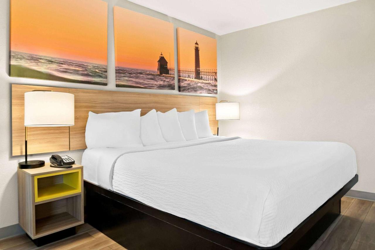 One-Bedroom Deluxe King Suite - Non-Smoking at Days Inn & Suites by Wyndham Warren