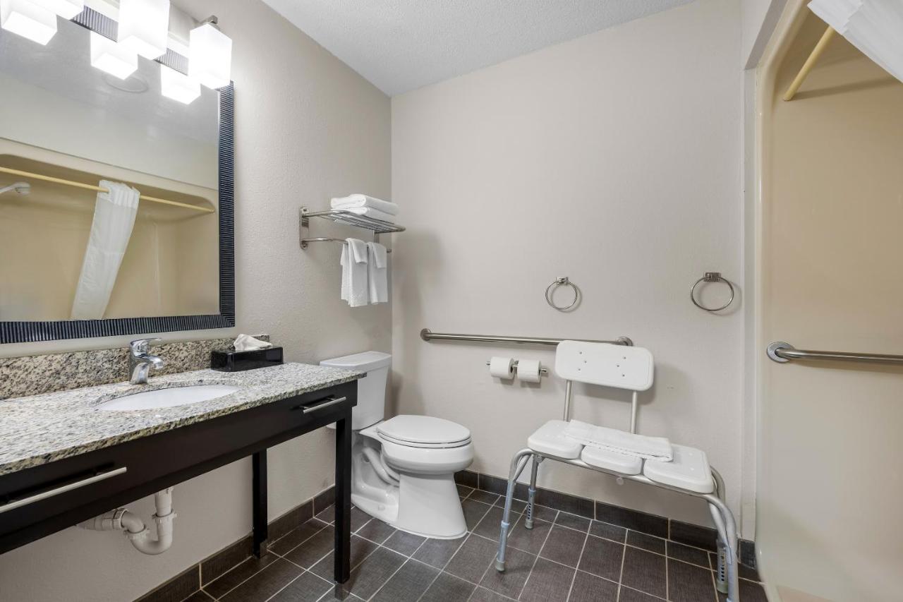Queen Room - Disability Access/Non-Smoking at Sleep Inn Springfield West