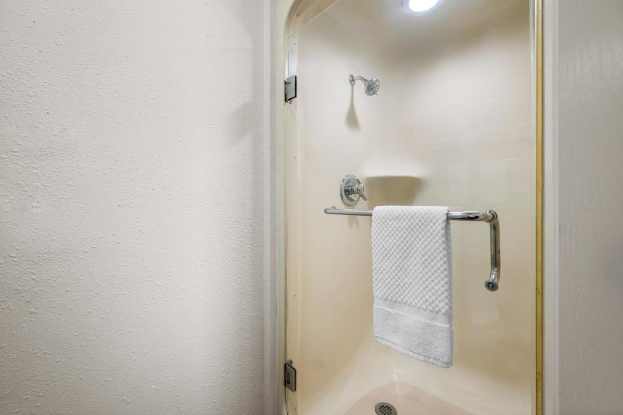 Double Room with Two Double Beds - Non-Smoking at Sleep Inn Springfield West