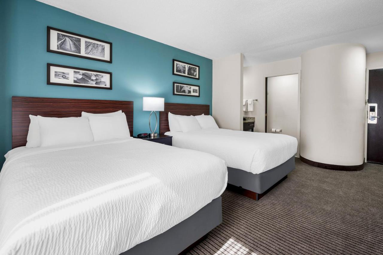 Double Room with Two Double Beds - Non-Smoking at Sleep Inn Springfield West