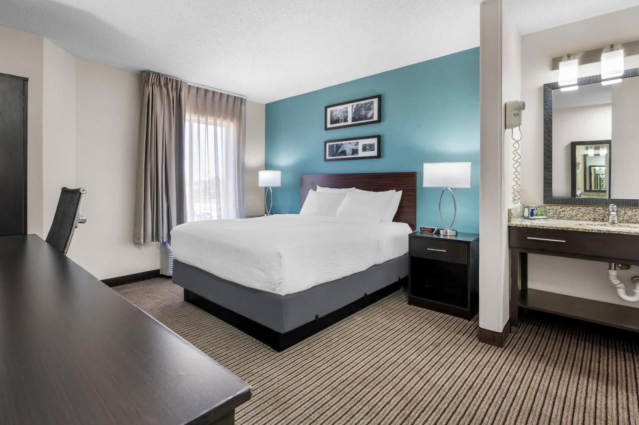 Queen Room - Non-Smoking at Sleep Inn Springfield West