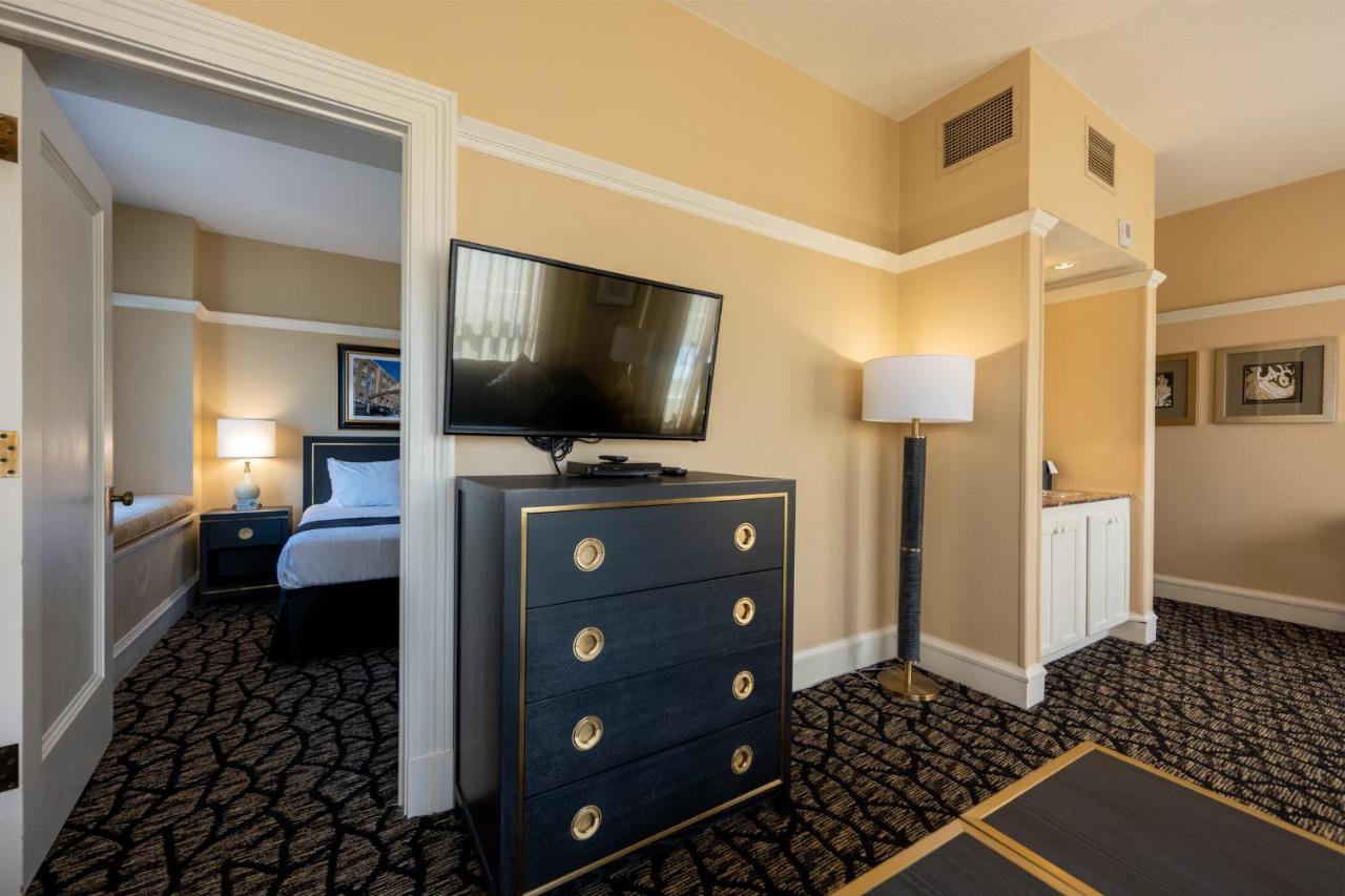 One-Bedroom Suite at Gaslamp Plaza Suites