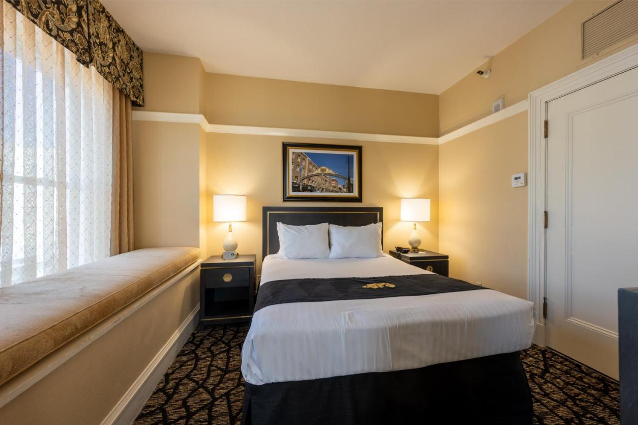 One-Bedroom Suite at Gaslamp Plaza Suites