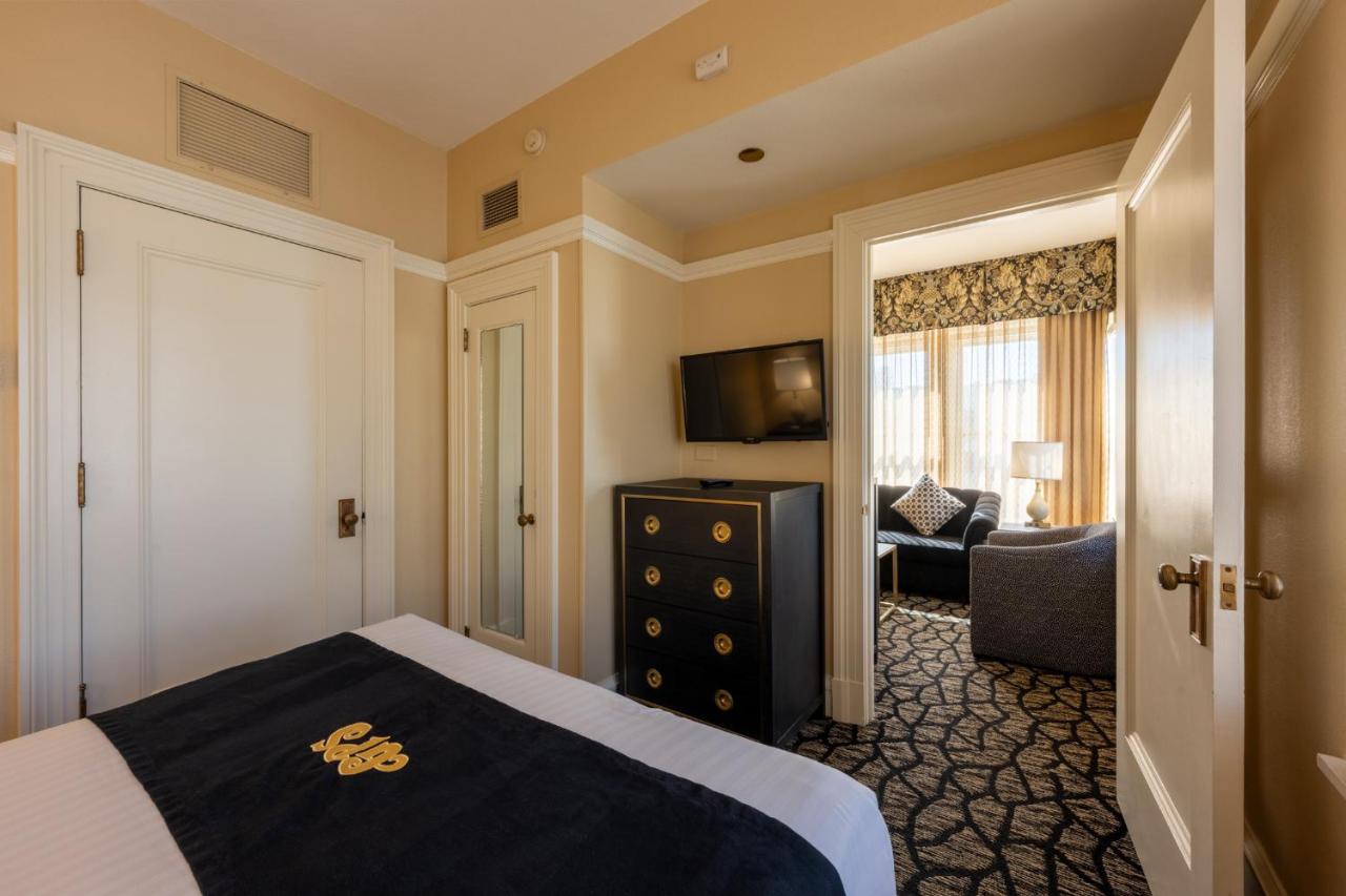 One-Bedroom Suite at Gaslamp Plaza Suites