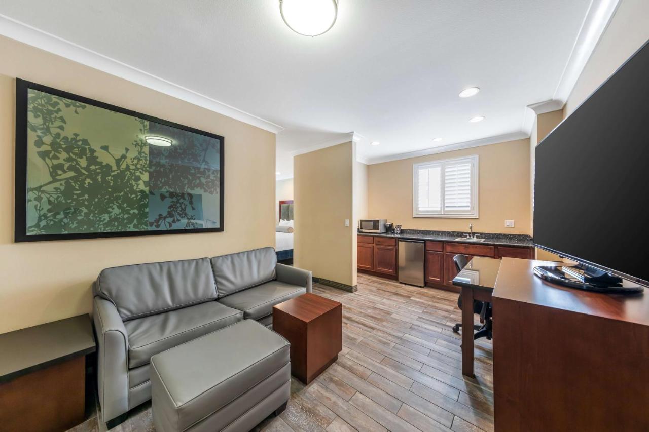 | Best Western Plus Avita Suites