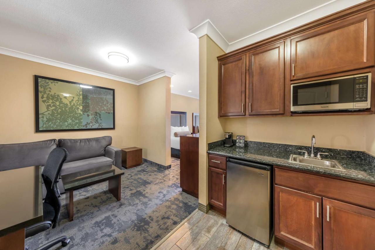 | Best Western Plus Avita Suites