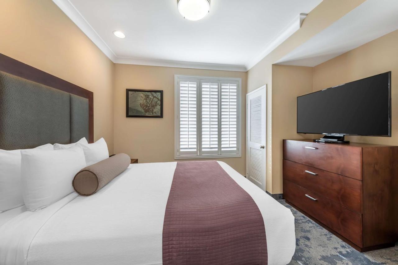 Queen Suite with Sofa Bed at Best Western Plus Avita Suites