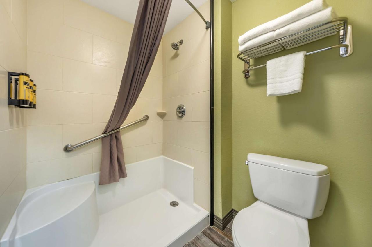Queen Suite with Roll-In Shower - Mobility Access at Best Western Plus Avita Suites