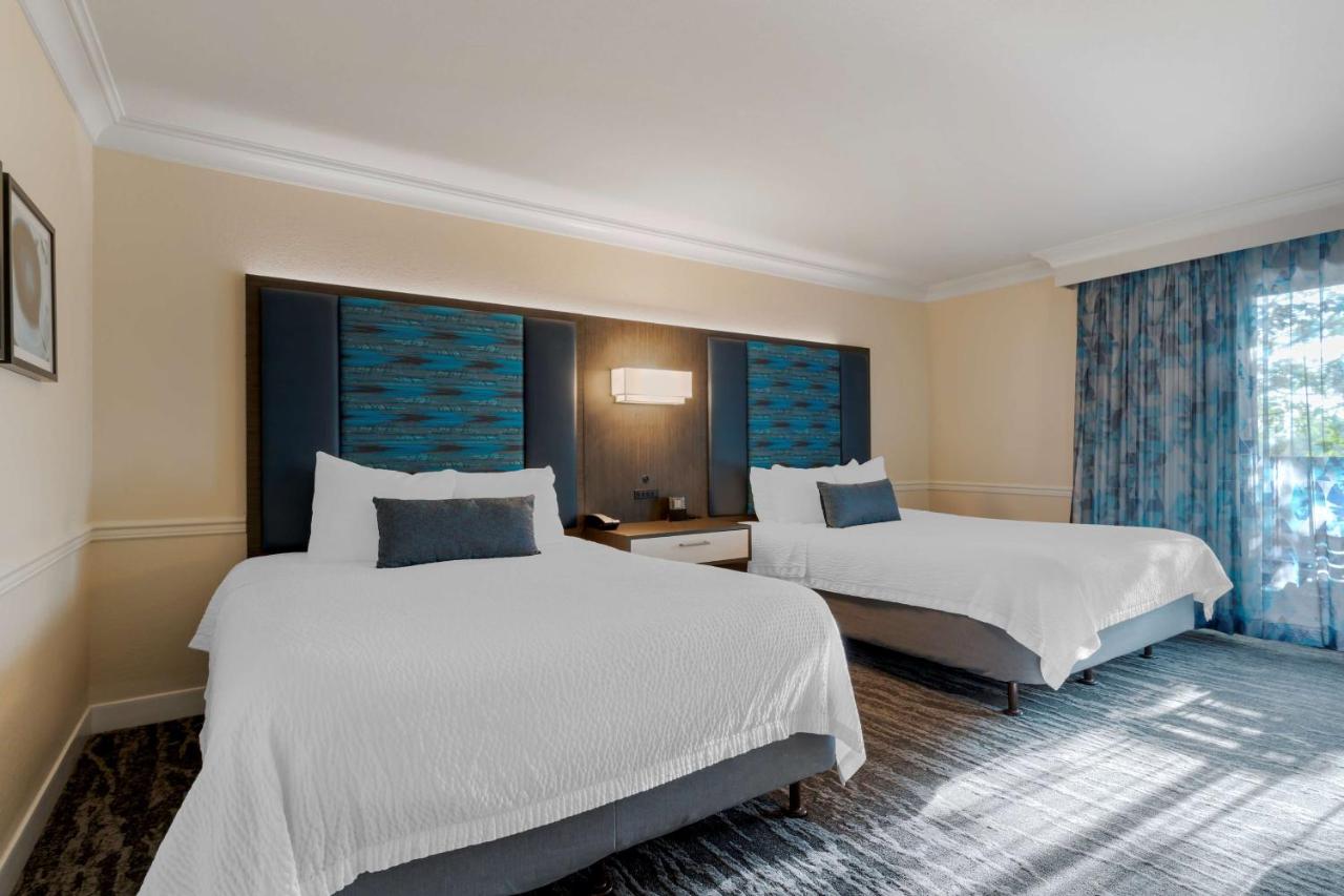 Disability Access - Queen Room with Two Queen Beds and Roll In Shower at Best Western Plus Novato Oaks Inn