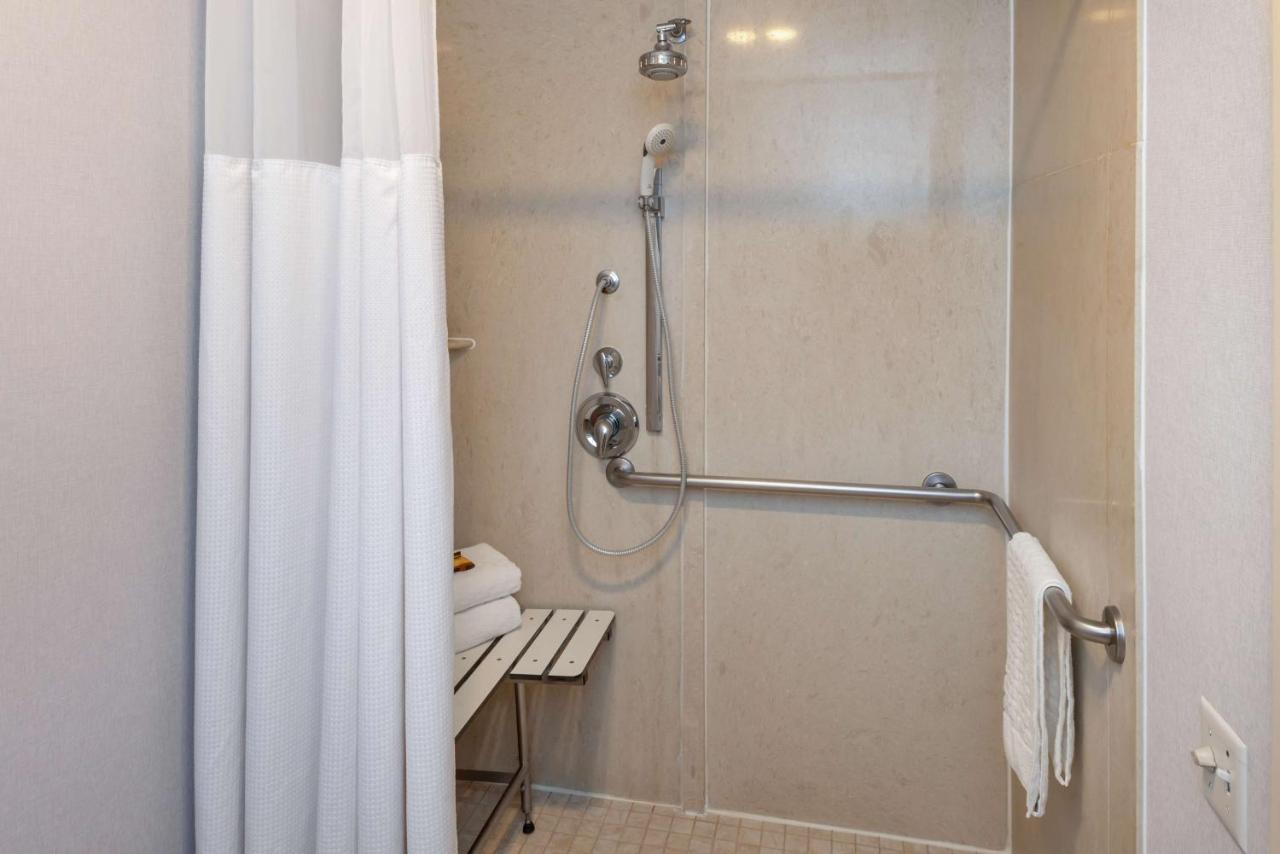 Disability Access - Queen Room with Two Queen Beds and Roll In Shower at Best Western Plus Novato Oaks Inn