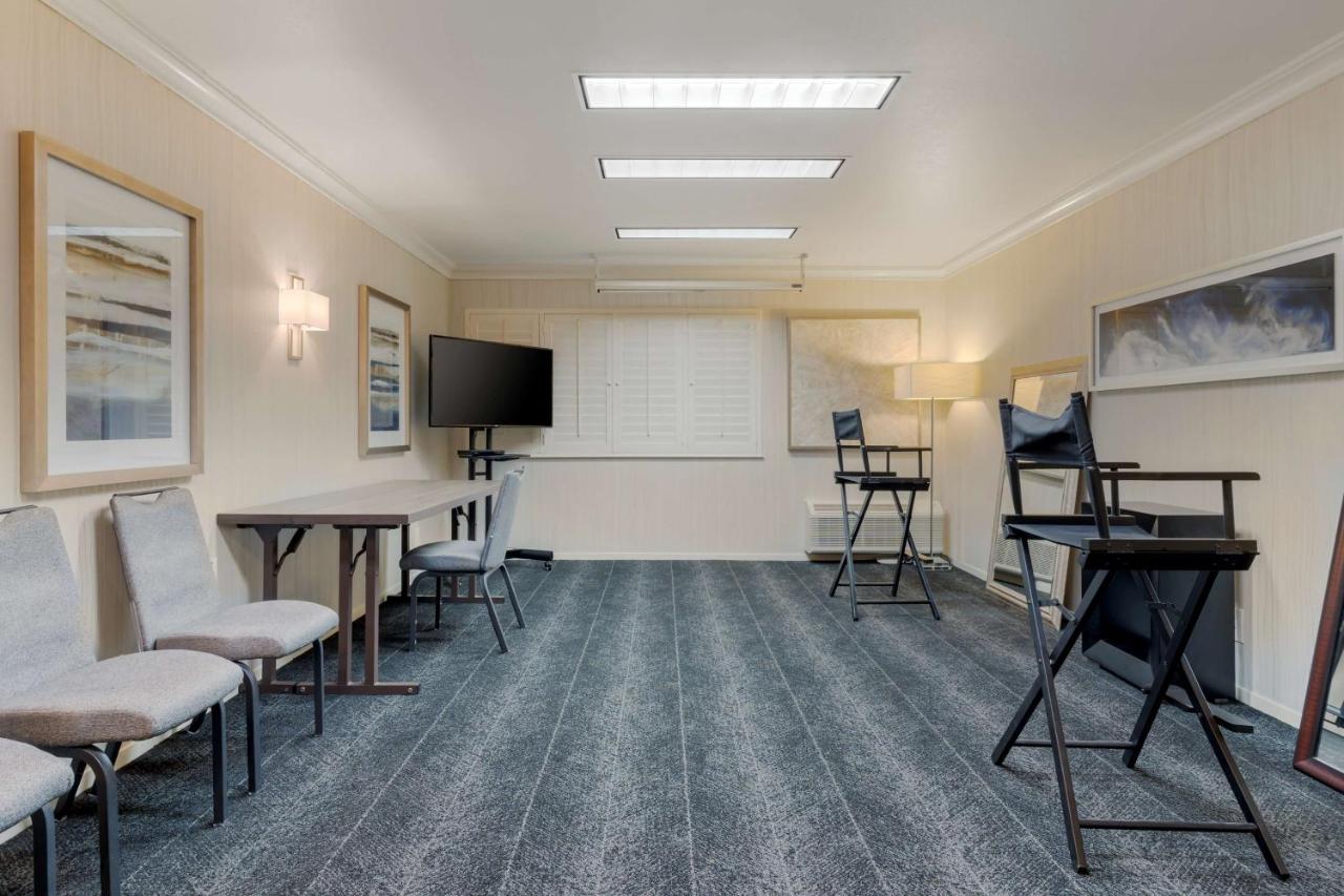 | Best Western Plus Novato Oaks Inn